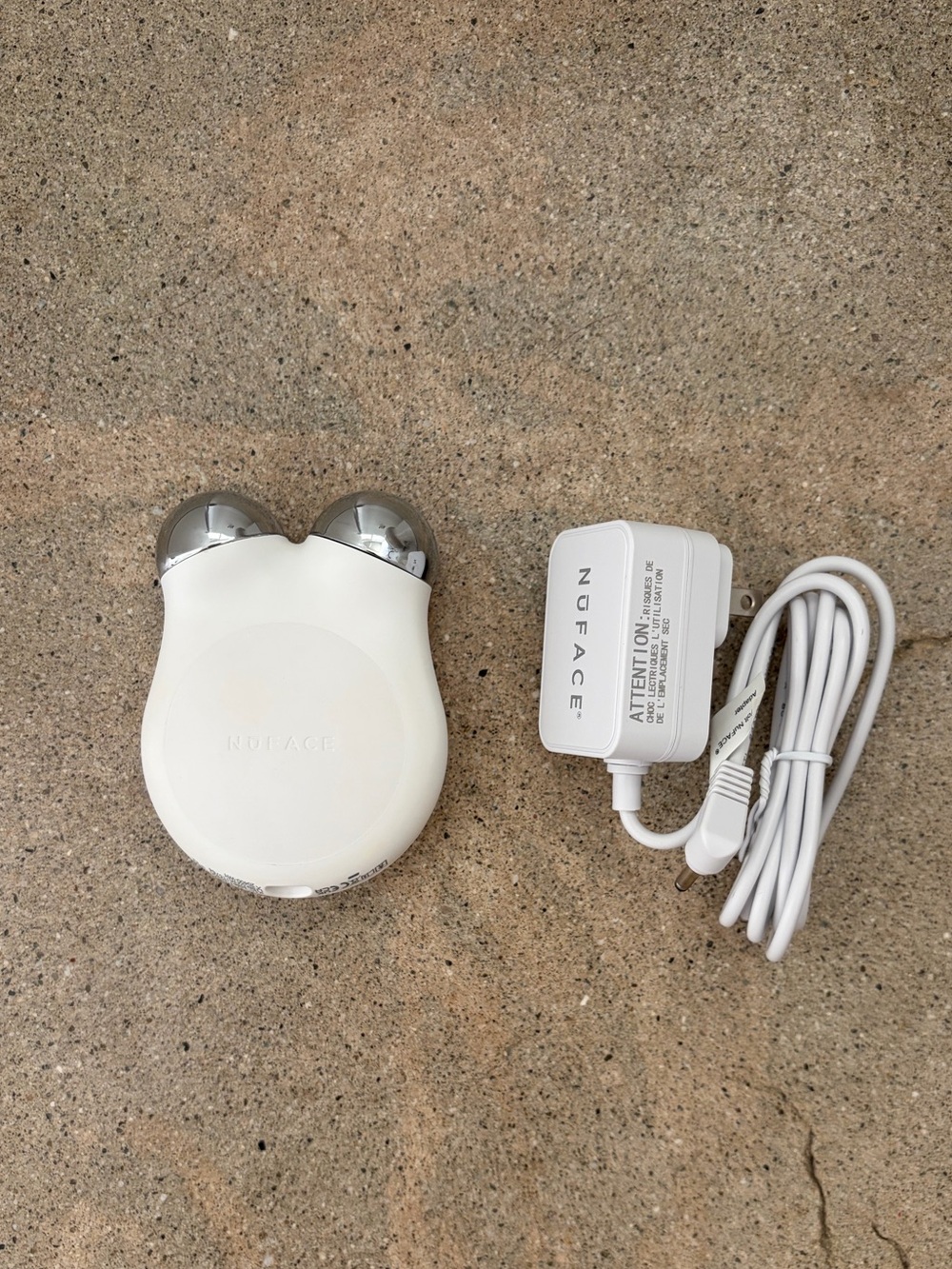 Nuface Mini+ Micro current Device in White - Picture 3 of 4